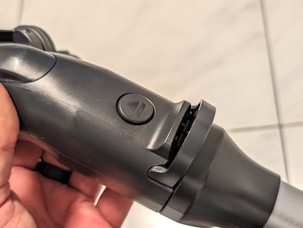 Electrolux ha una leva e un pulsante per staccare gli elementi l'uno dall'altro.
