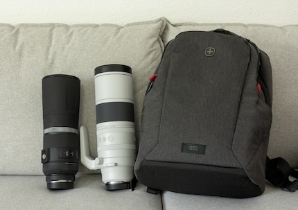 Both super telephoto lenses fit into an average backpack. Left 800mm, right 200-800mm