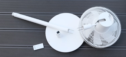 Il ventilatore è quasi finito. Devo solo collegare l'asta al supporto e sistemarci sopra la testa.
