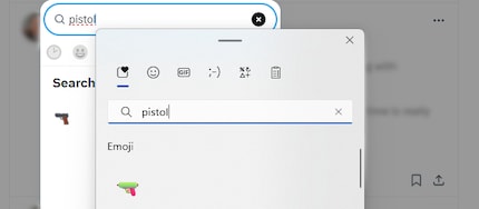 In fondo la pistola tornata su X, davanti la pistola ad acqua nel set di emoji Microsoft.