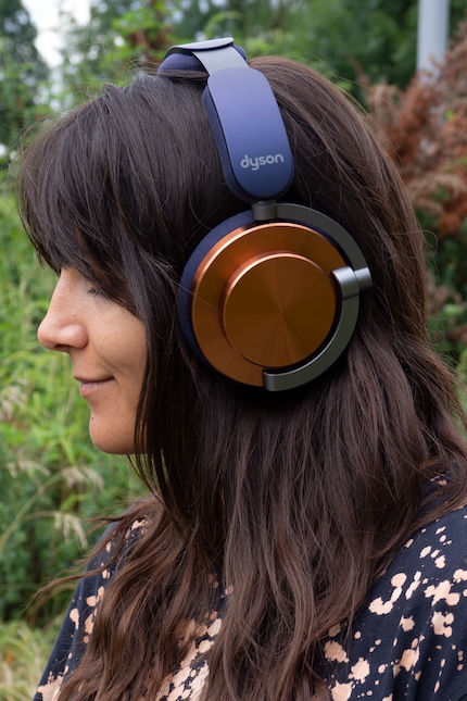 I quite like the headphones in profile...