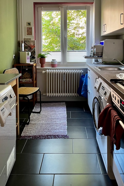 Ecco perché la lavatrice si trova in cucina - e ruba spazio alla lavastoviglie.