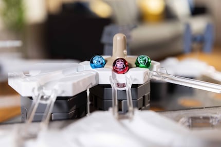 Le sfere colorate hanno elementi di Star Wars incisi al laser.