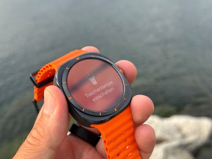 Con un semplice clic, l'orologio diventa una torcia.