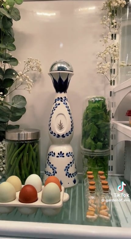Anche un frigorifero può avere un tocco personalizzato e diventare un progetto di interior design creativo.