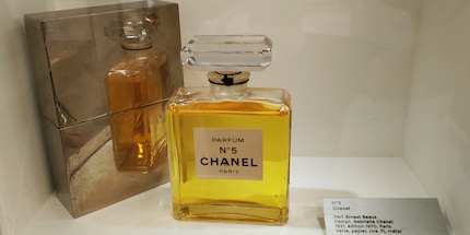 ... iconiche fragranze, come il leggendario «Chanel No. 5».