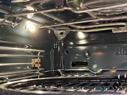 The camera that films in the oven is located at the top left.