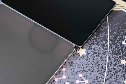 Sul mio iPad (qui sotto), la pellicola autoapplicata non ha lo stesso aspetto del display opaco del MatePad.