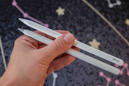 La Apple Pencil (sopra) e la MatePad Pro Pencil di Huawei non sono solo molto simili nell'aspetto.