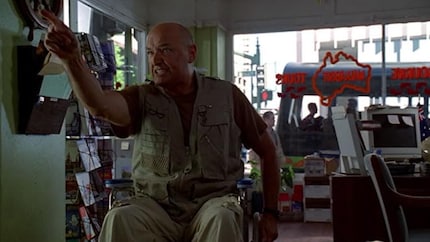 Prima dell’incidente, Locke era in sedia a rotelle. L’isola l’ha fatto guarire.