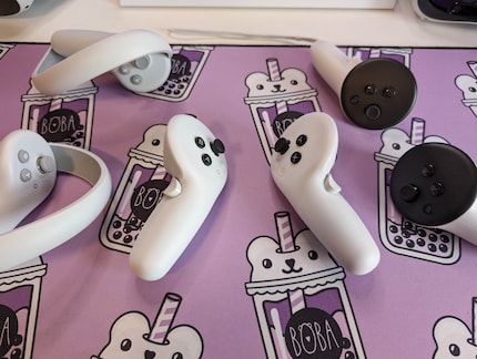 I controller non hanno più bisogno di una staffa per seguire i sensori dell'headset.