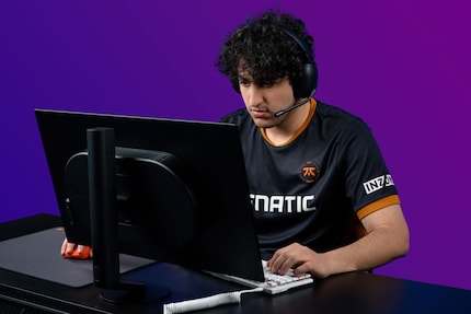 Alcune caratteristiche del Sony M10S sono state sviluppate insieme al team di e-sports FNATIC.