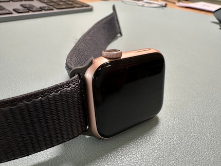 Un cinturino da 46 mm su un orologio piccolo da 41 mm: non è bello.