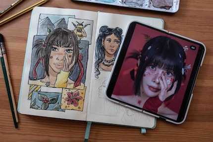 I like displaying reference images on the Pixel Foldable. This makes painting much easier.
