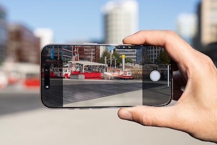 Posso passare da una fotocamera all'altra con una leggera pressione. Il touchscreen però è più rapido e affidabile.