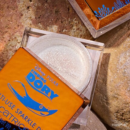 The loose shimmer powder ...
