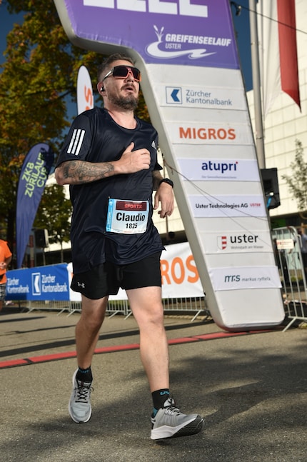 Finish reached, in both senses of the word: Claudio after 21.1 kilometres with the final, decisive step.