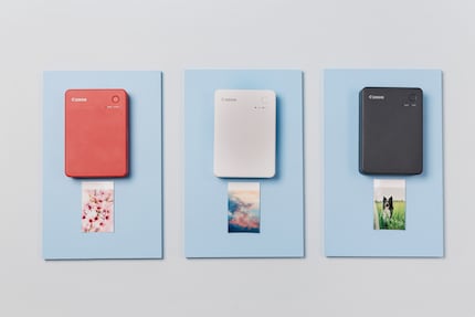 La stampante Selphy è disponibile in tre colori.