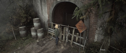 A questo punto Cassie si sarebbe aspettata una radio e un combattimento contro un mostro, ma nel remake deve ancora aspettare.