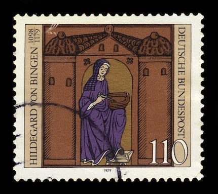 Hildegard von Bingen su un francobollo.