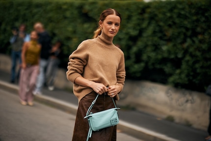 Il millennial tuck conferisce a maglie e maglioni un look da mullet.