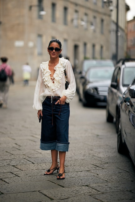 Che si tratti di un maglione, di una maglietta o una camicia, il french tuck è una cosa ovvia per molti Millennial.