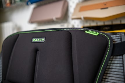 Il design di Razer è spartano: pochi accenti verdi e solo il logo illuminato.