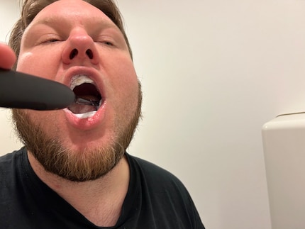 Ce l'ho messa tutta a lavare i denti e sono riuscito a raggiungere tutte le aree senza problemi.