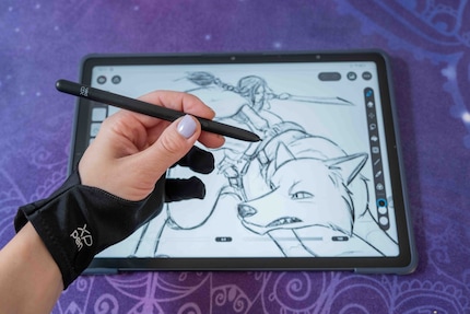 Disegnare sul Magic Drawing Pad funziona benissimo con il guanto.