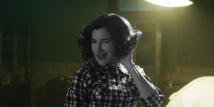 La meravigliosa Kathryn Hahn ruba ancora la scena nel ruolo di Agatha.
