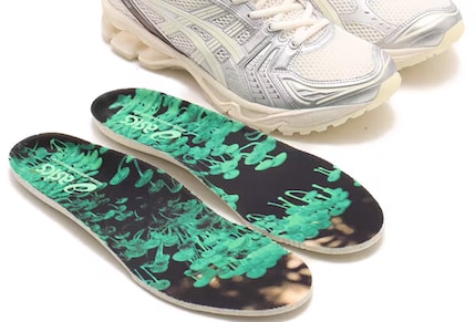The insole shows the iconic luminous mushroom.