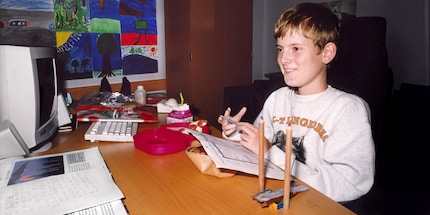 Mats spent a lot of time on the computer from an early age. His parents decided to tolerate it because he already couldn’t do a lot of things.