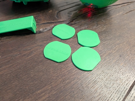 Quattro dischi di plastica come delimitazione del campo da gioco: una prestazione assolutamente scarsa.