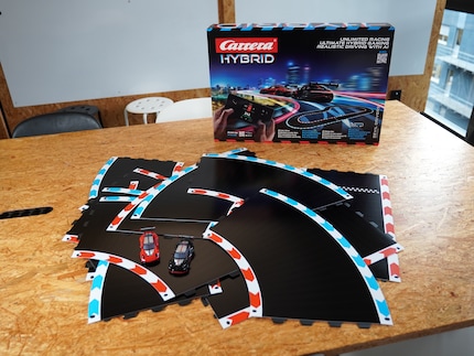 The set contains 15 track parts and two cars.