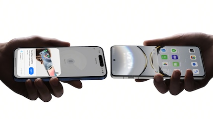 Con Touch to Share, i dati possono essere scambiati tenendo insieme gli smartphone Oppo.