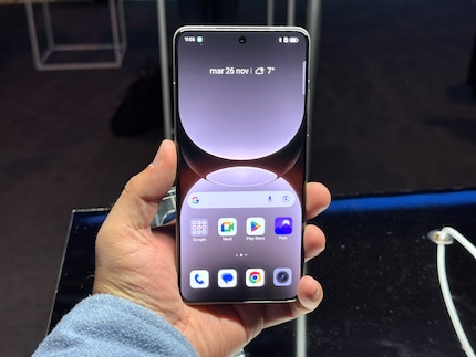 The screen is easy to read even in bright light.