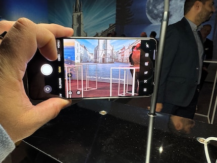 The GT 7 Pro has an optical triple zoom.