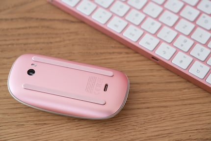 Guarda un po' chi c'è: l'USB-C. Ovviamente ancora sul lato inferiore.