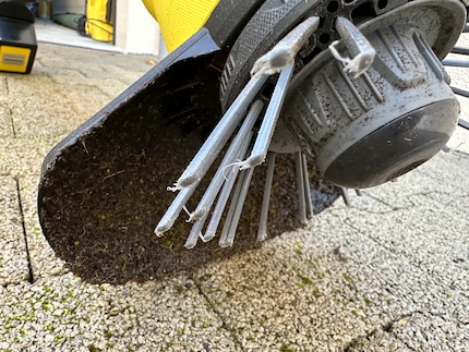 Ecco come appare la spazzola dopo due ore di lavoro. A dire il vero, l'ho usata un po' con forza tra le fughe.