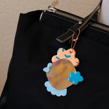Second glue brings mirrors and clouds together.