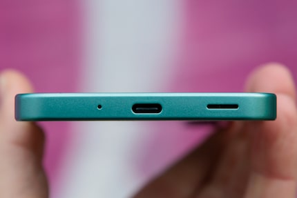 Porta USB-C sul lato inferiore.