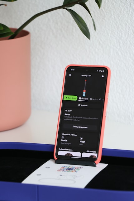 You can place your smartphone on the holder in the lid if required.
