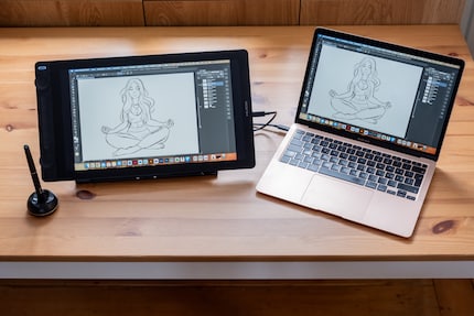 Il cavo USB-C è tutto ciò che mi serve per configurare la mia postazione artistica. Tuttavia, a seconda del connettore, serve anche un caricatore.