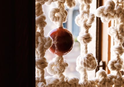 Splendido luccichio: le palle sono rifinite con uno smalto naturale.
