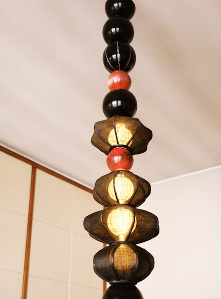 Gli oggetti smaltati sembrano di ceramica da lontano.