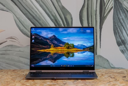 Il Galaxy Book5 Pro 360 può essere utilizzato anche come computer portatile.