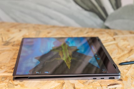 Piatto per un notebook, grande per un tablet.