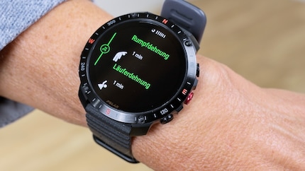 L'orologio fornisce suggerimenti per l'allenamento e mostra persino gli esercizi.