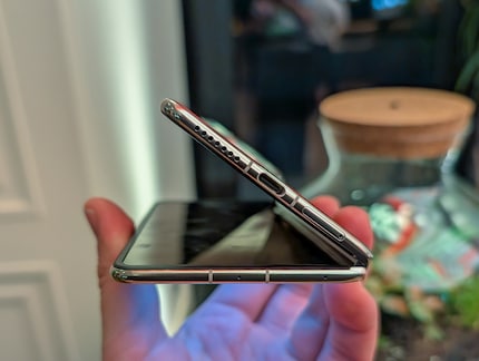 Ecco quanto è sottile il Huawei Mate X6.