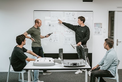 Il team Ofinto alle prese con nuove funzionalità.